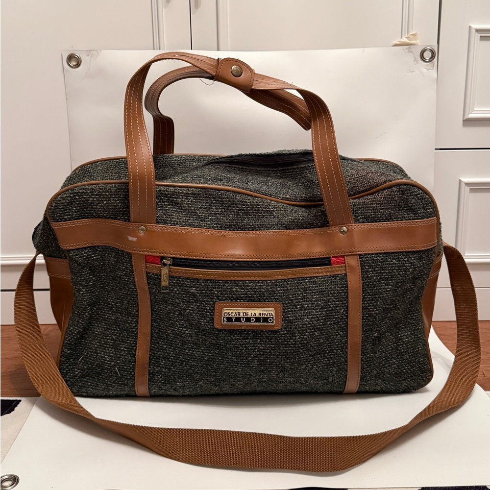 Oscar de la Renta Tan and Gray Duffel Bag